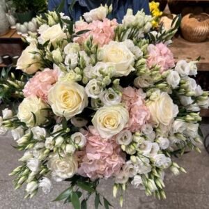 Lisianthus y Rosas