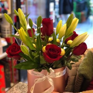 Box Lilium con Rosas