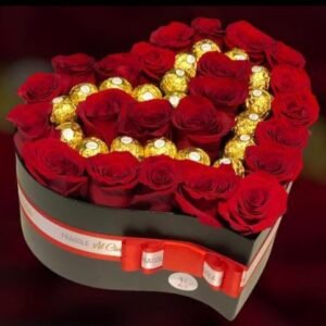 caja corazo con rosas y chocolates