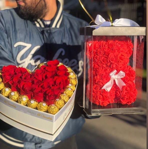 Corazon con rosas y Bombones