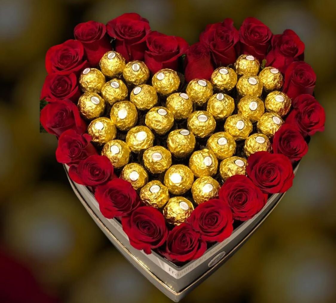 Corazon con rosas y bombones