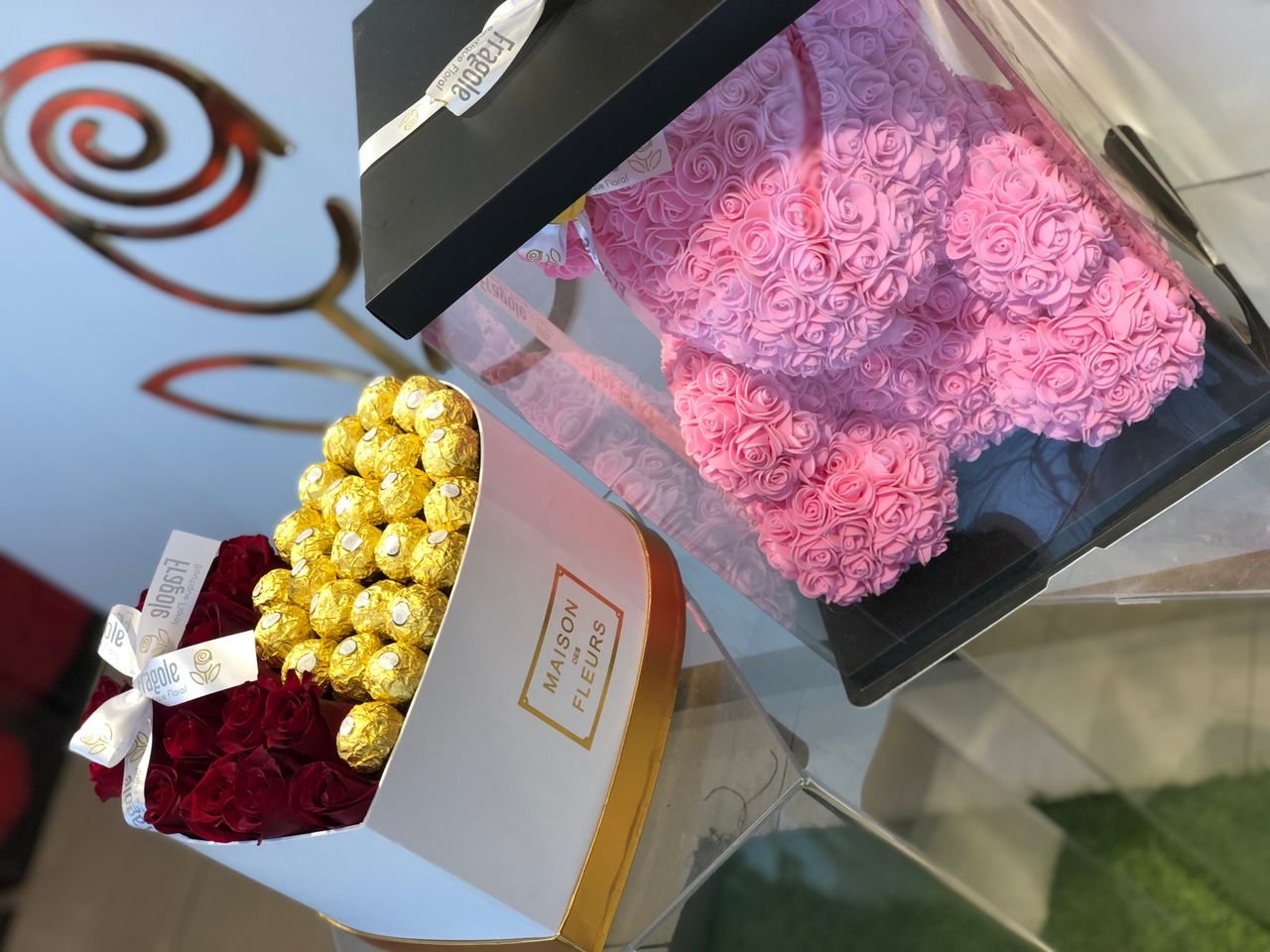corazon con rosas y peluches