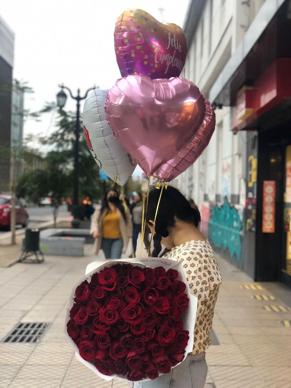 Bouquet 50 rosas con GLOBOS