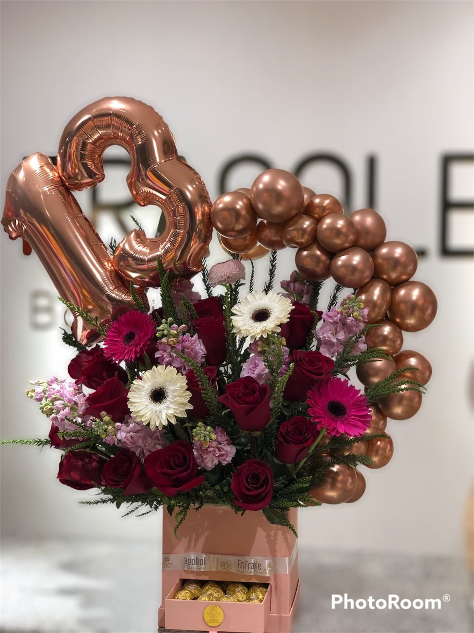 Caja con rosas y numeros - Imagen 3