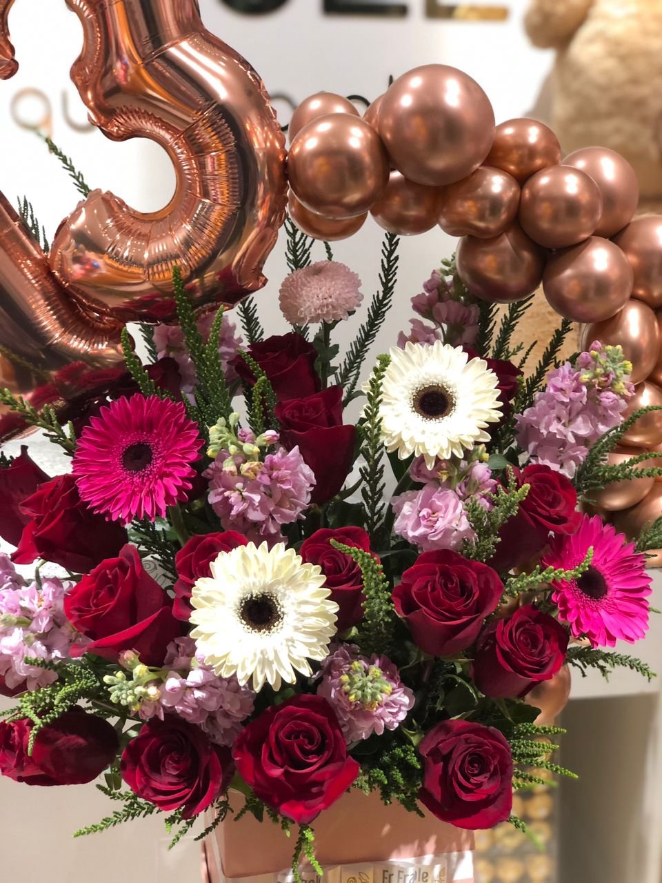 Caja con rosas y numeros - Imagen 5